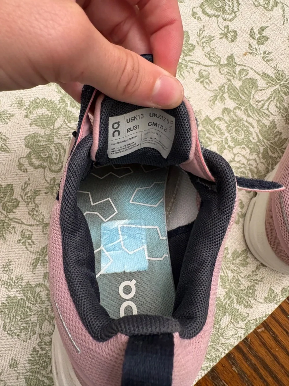 Kids On Cloud Pink Sneakers
